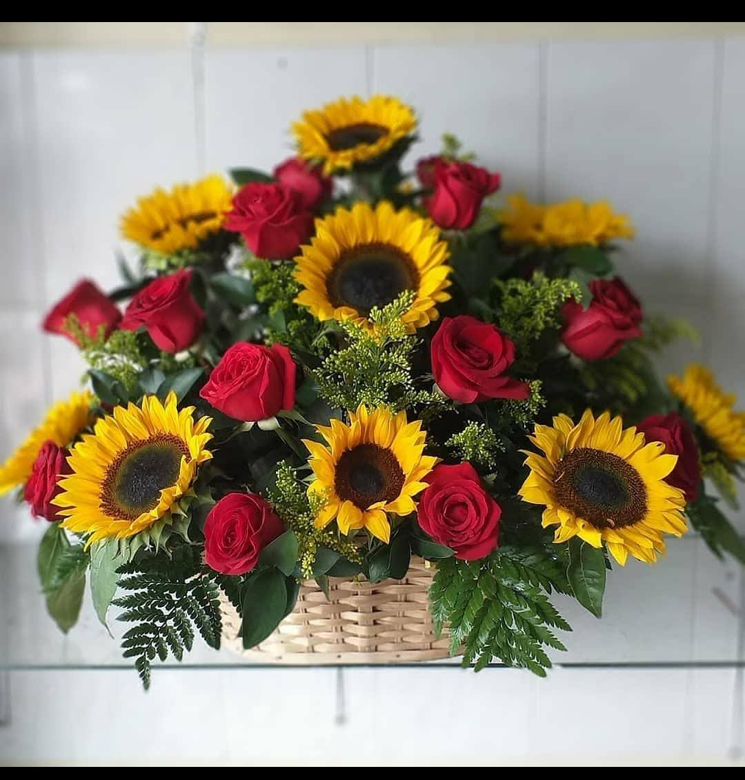 Canasta de rosas y girasoles domicilio Cali
