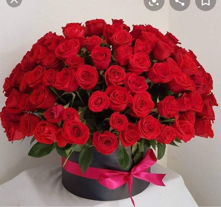 Flower box rosas rojas caja negra domicilio Cali